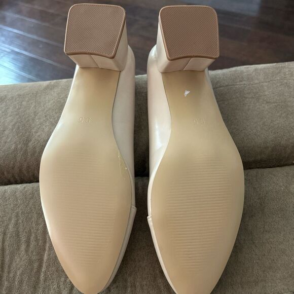 Heez Women's Pumps with Low Chunky Block 2” Heels, Cream. Size 9.5 - Picture 6 of 7